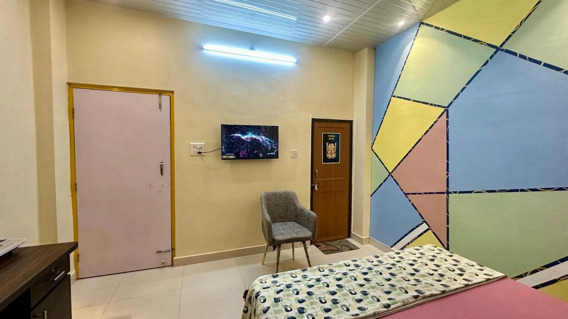 Aadhish Homestay - A Cozy Room !! Varanasi Bed and breakfast