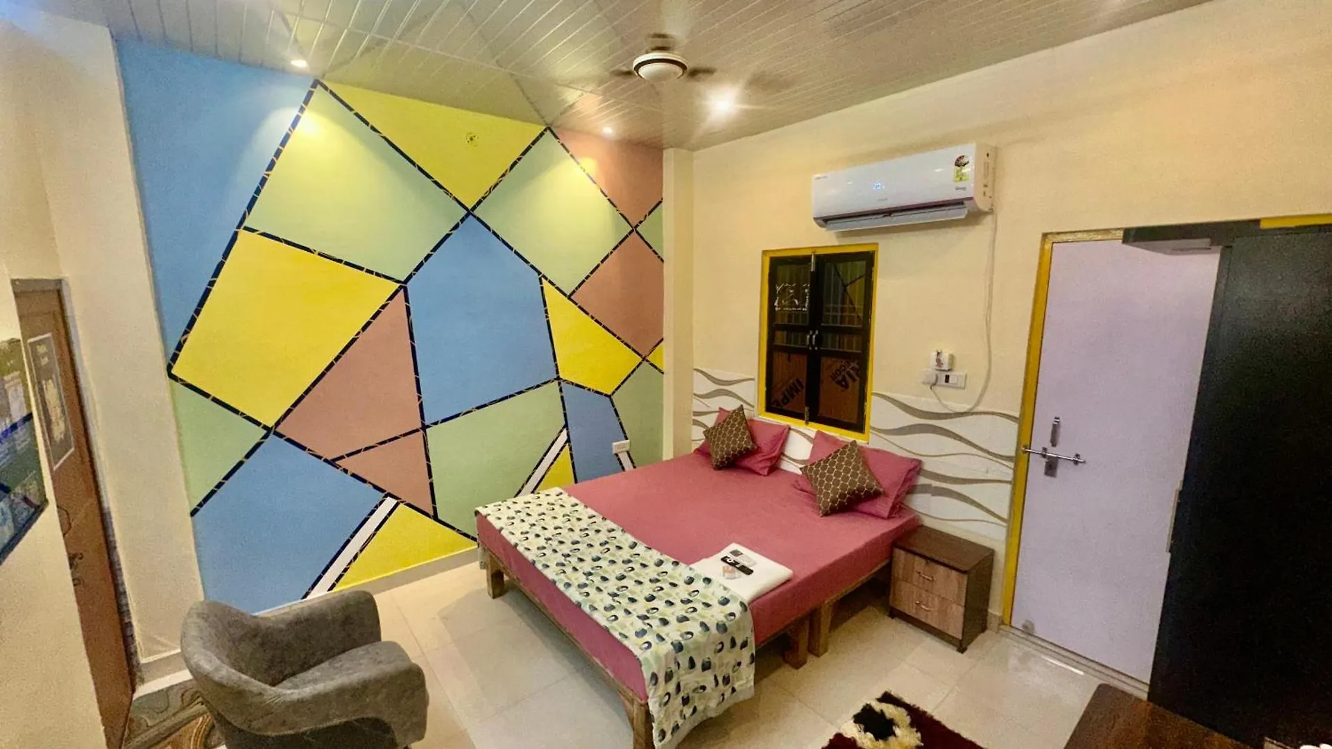 Bed and breakfast Aadhish Homestay - A Cozy Room !! Varanasi