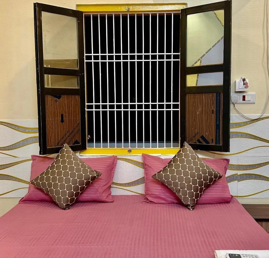 Bed and breakfast Aadhish Homestay - A Cozy Room !! Varanasi India