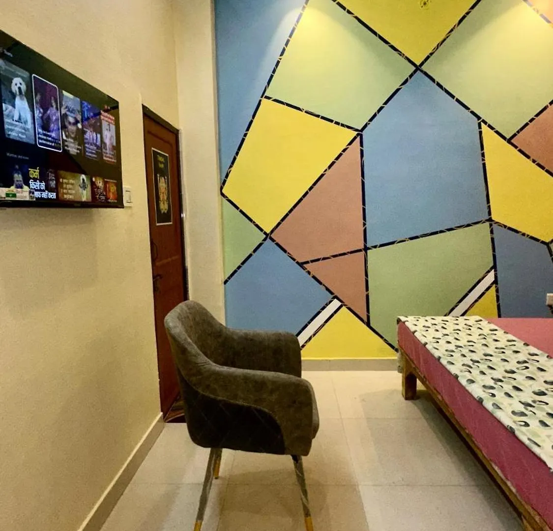 Aadhish Homestay - A Cozy Room !! Varanasi